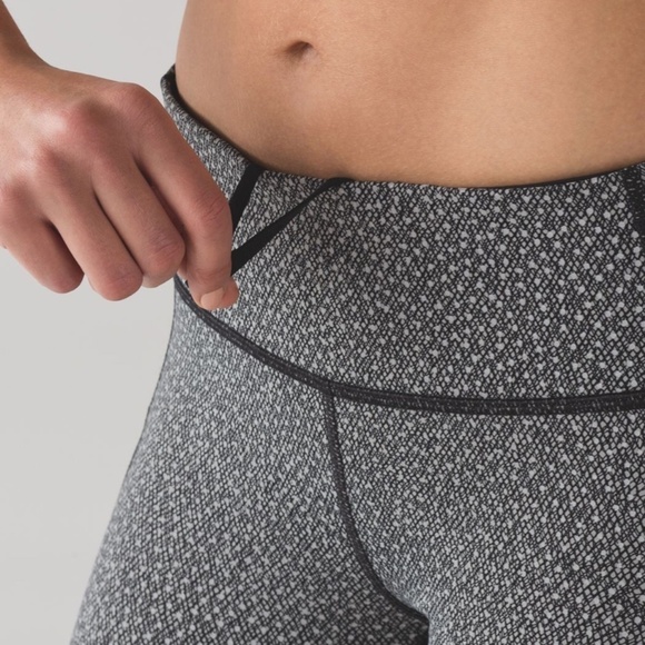 LULULEMON RARE Speed Tight V (Reflective) Frozen Fizz Reflective Black - Picture 8 of 16
